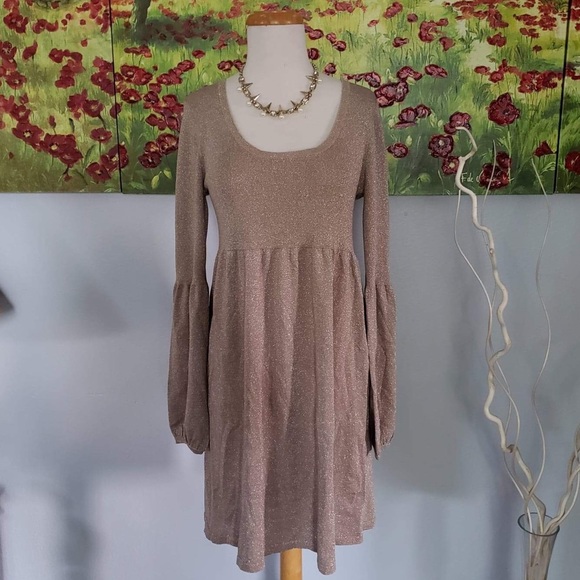 Kenneth Cole Dresses & Skirts - Cute dress w/ metallic gold